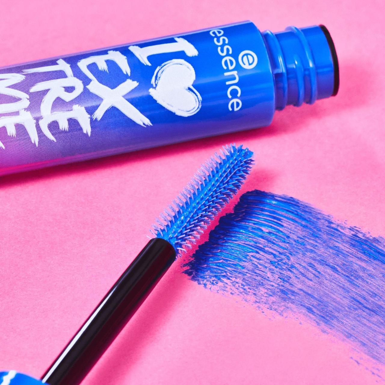 Title (Max 60 characters):Azure Lash Mascara – Electric Blue Volume & Pop
